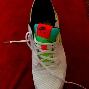 Nike Air Maxx women’s sneakers